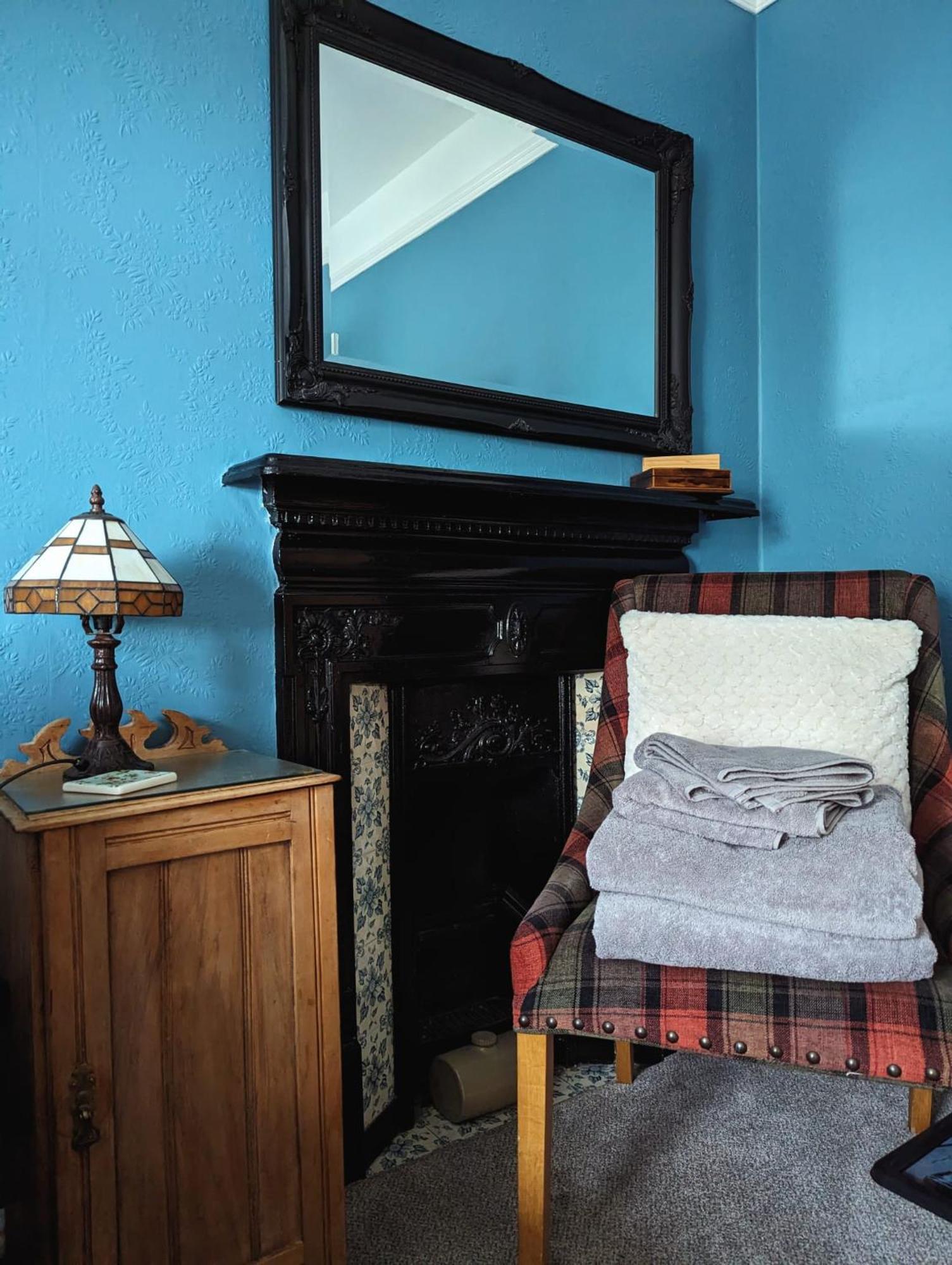 Bed and Breakfast Number 18 Уитби Экстерьер фото