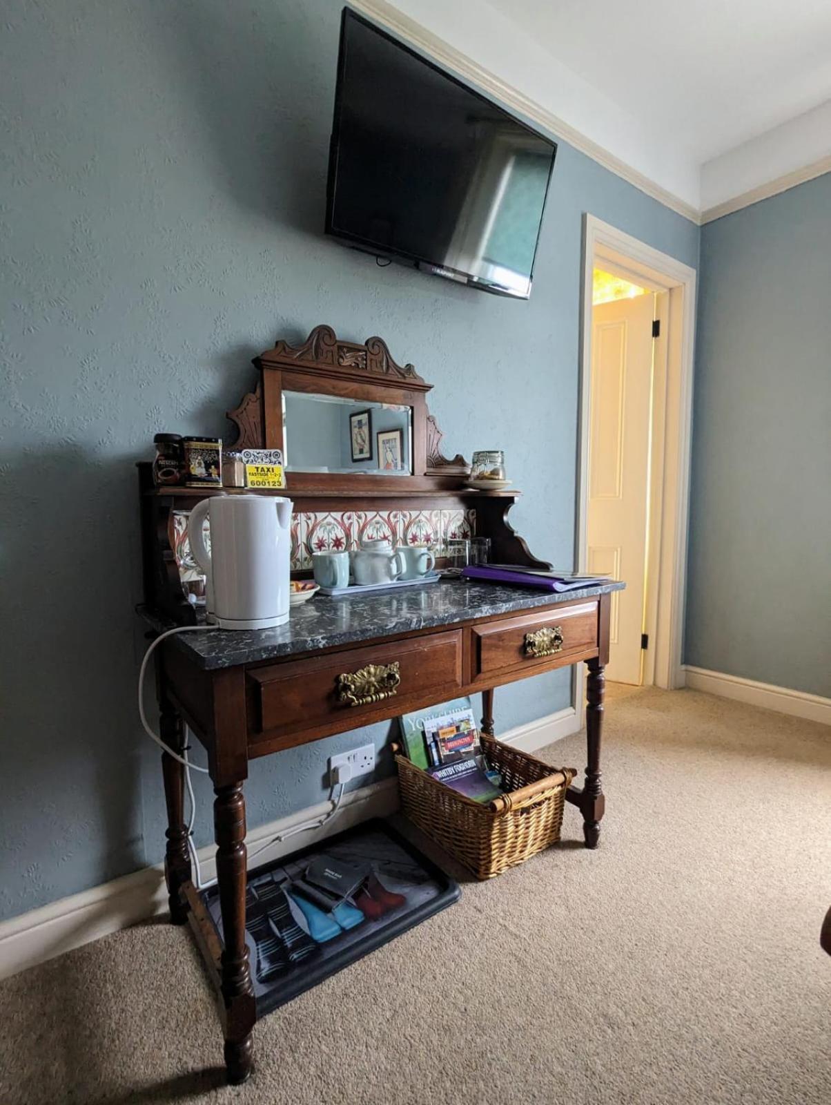 Bed and Breakfast Number 18 Уитби Экстерьер фото